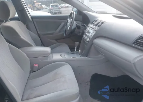 2010 Toyota Camry Le z USA, uszkodzony, nr VIN 4T4BF3EK1AR037766